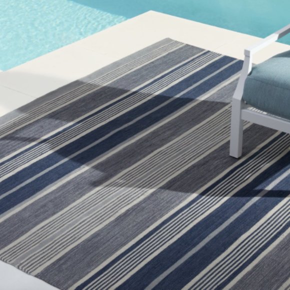 9X12 indoor/outdoor rug - Picture 2 of 5